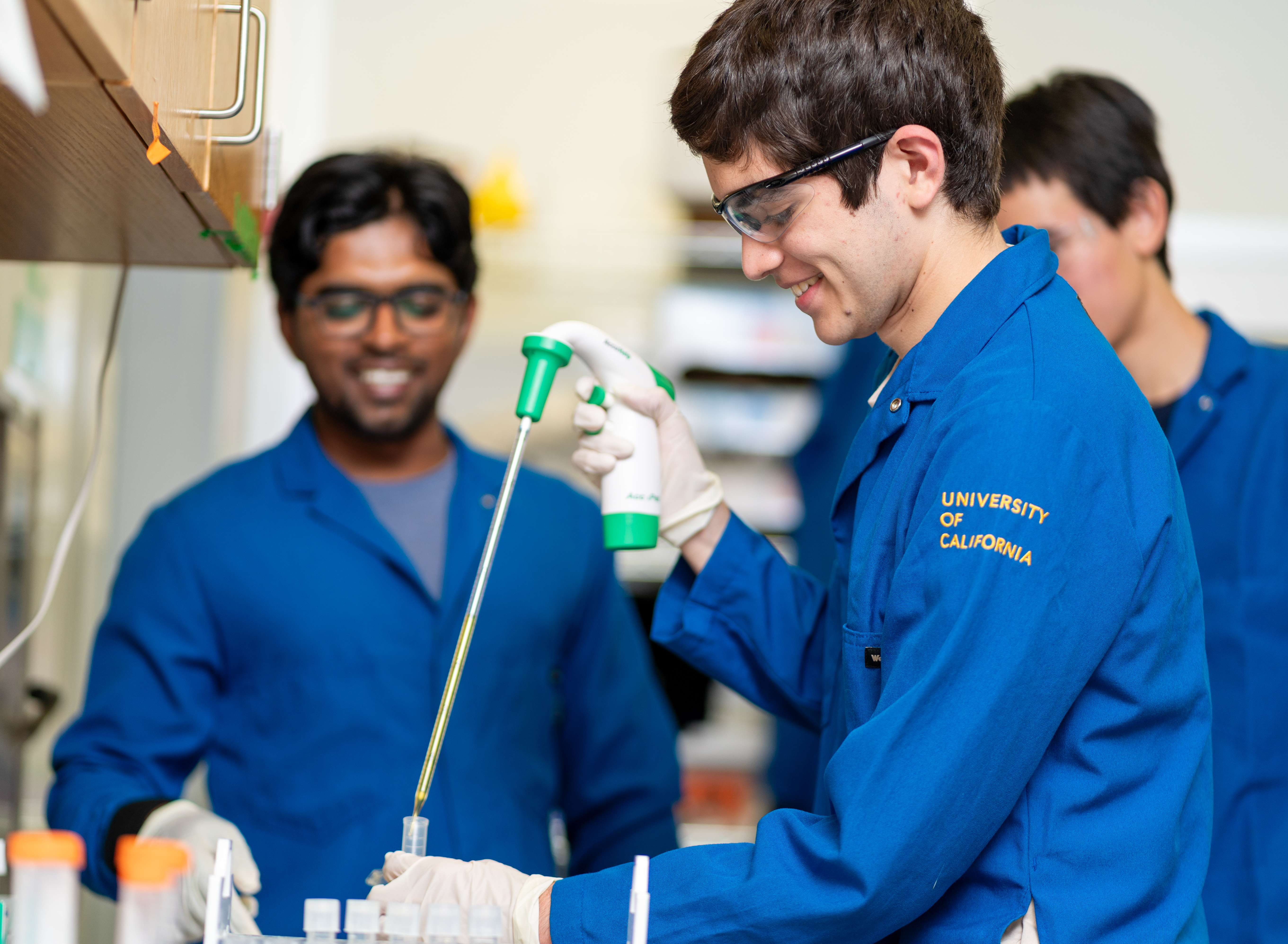 RMP students and mentor in blue lab coats